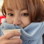 Yuko Nakazawa Instagram - ⭐︎⭐︎ 初詣に行ってきました。 今年は、 あ！おみくじ引こう！ と、思い いつもは引かない いつもはやらない 違うことをしてみました。 そんな気分の新春です。 陽射しに照らされると 暖かだったけど、 日陰はやっぱり寒かったので コーヒーであったまりました☕️ #初詣 #おみくじ #小吉　 #まあいいでしょう