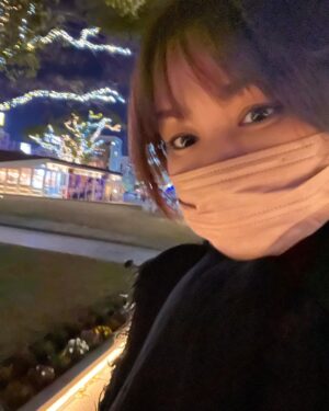 Yuko Nakazawa Instagram - ・・

昨夜は家族で西中洲へ。
最高に美味しいお料理を
頂いてきました。
帰りに夜散歩。
夜の灯りにドキドキ💓

結婚前は
太陽の陽射しを見る事のほうが
珍しいくらいの夜人間だったのが
嘘のよう🌙

夜遊び、しなくなったなぁ。
当たり前か😂
お友達だけでお酒を飲みに
もう１０年行ってないか🤔
大人だけの大人なお店、
もう少しお預けだけど、
いつか、娘と乾杯できる日が
楽しみでしょうがない✨

#福岡
#夜散歩