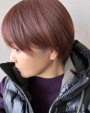 Yuko Nakazawa Instagram - ⭐︎⭐︎

髪切った。
すっきり。
色も綺麗に入りました。
　　　　
今日はピラティスの日。
ガチガチだった背中が楽になって
嬉しい。
１時間ノンストップのレッスン。
集中力が高まって好きな時間。
先生みたいに、
しなやかに動けるようになりたいなぁ。
柔軟性が欲しい。
内側からの筋肉が欲しい。
来年の目標、決まりだな！