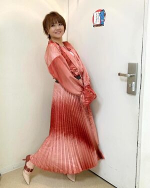 Yuko Nakazawa Instagram - ⭐︎⭐︎

「ネプリーグ」でのお衣装とアクセサリーです。

綺麗な色の変形ワンピース。
#ailefanm  さん
ゴールドピアス。
@mu_accessory  さん

ありがとうございました♡