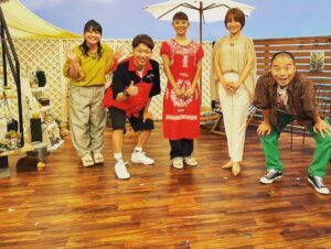Yuko Nakazawa Instagram - 今日は、

『1時50分からはスローでイージーなルーティーンで』

（ @0150slow_easy_routine ）

以前、福岡の柳川から中継でお世話になったスロイジさんのスタジオに呼んでいただきました😊

　
彩っぺと一緒！
５年ぶり！

照れくさいのもあったりだけど、
やっぱり落ち着くんですよね。
不思議だけど✨

アキナさんのお二人とは
初めましてで緊張したけど、
上手く緊張をほぐしてもらえて
楽しいお仕事になりました。

谷元アナ、
スタイリスト　山本あきこさん
御一緒出来て楽しかったです✨
ありがとうございました。

#関西テレビ
#スロイジ