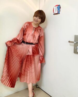 Yuko Nakazawa Instagram - ⭐︎⭐︎

「ネプリーグ」でのお衣装とアクセサリーです。

綺麗な色の変形ワンピース。
#ailefanm  さん
ゴールドピアス。
@mu_accessory  さん

ありがとうございました♡