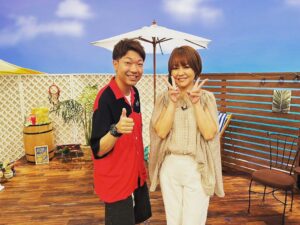 Yuko Nakazawa Instagram - 今日は、

『1時50分からはスローでイージーなルーティーンで』

（ @0150slow_easy_routine ）

以前、福岡の柳川から中継でお世話になったスロイジさんのスタジオに呼んでいただきました😊

　
彩っぺと一緒！
５年ぶり！

照れくさいのもあったりだけど、
やっぱり落ち着くんですよね。
不思議だけど✨

アキナさんのお二人とは
初めましてで緊張したけど、
上手く緊張をほぐしてもらえて
楽しいお仕事になりました。

谷元アナ、
スタイリスト　山本あきこさん
御一緒出来て楽しかったです✨
ありがとうございました。

#関西テレビ
#スロイジ