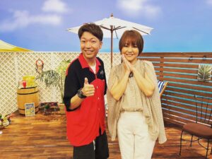 Yuko Nakazawa Instagram - 今日は、

『1時50分からはスローでイージーなルーティーンで』

（ @0150slow_easy_routine ）

以前、福岡の柳川から中継でお世話になったスロイジさんのスタジオに呼んでいただきました😊

　
彩っぺと一緒！
５年ぶり！

照れくさいのもあったりだけど、
やっぱり落ち着くんですよね。
不思議だけど✨

アキナさんのお二人とは
初めましてで緊張したけど、
上手く緊張をほぐしてもらえて
楽しいお仕事になりました。

谷元アナ、
スタイリスト　山本あきこさん
御一緒出来て楽しかったです✨
ありがとうございました。

#関西テレビ
#スロイジ