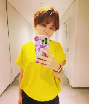 Yuko Nakazawa Instagram - ⭐︎⭐︎

今日は火曜日。
朝は
ももち浜ストアの生放送でした。

長らく通わせてもらっている
TNCさん。
今日も廊下でいつも通りに会えそうな気がして。
いつもと同じようで同じじゃない。
でも、
笑顔で元気でいよう。
だから、黄色着ました。
柔らか生地に癒されます。

そんな今日のはなし。

#ももち浜ストア
#火曜日
#生放送
#ありがとうございました
