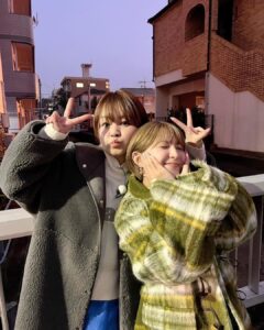 Yuko Nakazawa Instagram - 🎂🎂 うちの矢口がお誕生日を迎えました⭐︎ その前の日は うちの梨華ちゃんがお誕生日でした⭐︎ 今年は年が明けて早々に 矢口とお仕事一緒に出来まして。 去年からずっと楽しみにしていたのだけど 想像以上に楽しくて、メイク中の矢口弾丸トークに笑いっぱなしでした。 いつも元気をありがとう！ 写真はその日のオフショット。 今年も健康第一、元気に可愛いく 良い一年になりますように。 今年は梨華ちゃんとも２ショット撮るぞ！ 梨華ちゃん、新しい一年も幸せいっぱいで ありますように。 写真撮ろー📷ってなかなか言い出せないんだよなぁ。言うタイミングがよくわからない😅