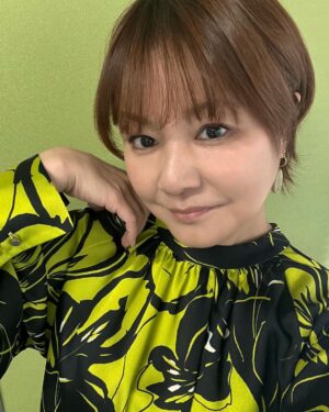 Yuko Nakazawa Instagram - ⭐︎⭐︎

今日の衣装。
グリーンとブラック💚🖤
綺麗な色で好きです。

#ももち浜ストア
#火曜日生放送

👗
#LAUTREAMONT