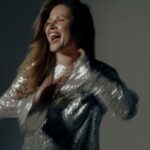 Yuliya Topolnitskaya Instagram - Это мой истерический смех и пробки а декабре 🥳 Photo : @kostrova.vika 🤍 Muah : @g_stasia 🤍