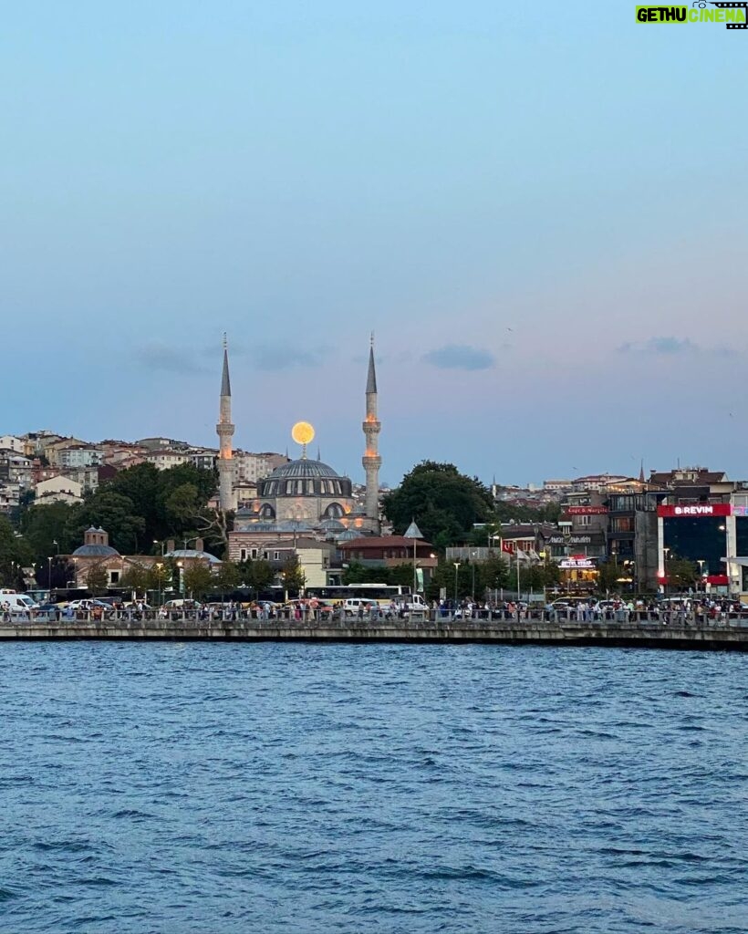 Yuliya Topolnitskaya Instagram - Прекрасные 3 дня в Стамбуле 🤍 Instanbul