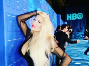 Yvette Rachelle Instagram - Huge Congrats #emmys2019 Winners!!! #gameofthrones best Drama! YAY !!The uber talented #peterdinklage that I had a blast talking with congrats for getting Best Actor as it is well deserved. #michellewillams way to go #heathleadger would of been so proud! Having a killer fun after party wearing #fashionistas #Versace and new #makeupideas  long wearing  #lipglosspoppin #lipstick💄 from #Sephora drinking Champagne and eating healthy clean #vegan good food at #HBO afteparty. All the Celebs look so good and in  Hollywood the Stars #beautytips are Red Carpet facials #mariobadescu and getting into size 4 plunging ,body fitting gowns they use mesotherapy #dr.Darush #newskinlasercenter plus have the best stylists and make up artists to get them ready for Award Shows.Huge Congrats to all nominees as everyone is a Winner in my book! #PeaceOut Actress, 
Top Model , Animal & #DogLover🐶 #YvetteRachelle