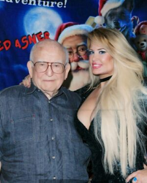 Yvette Rachelle Instagram - My #paramountpictures #Movie #Premiere #SantaStoleOurDog #Stars #Emmy Award wining #Actor  #EdAsner #YvetteRachelle about #Santa accidentally stealing family #Dog. I play #Elf named Snowflake it's ho-ho-ho-larious should be a #Christmas classic comes out at #holidays  Super #Cute #funny #Movie 4 entire family #Kids n dogs 2 #Love #Hugs #Actress #TopModel #doglover #defendersofwildlife