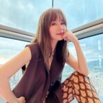Yvonne Lim Instagram - From a pose to a thinking mom within seconds! 😜😂yup that’s how I am or should I say how we mommies are? 😄🤔 We seem to have this ability to have lots of thoughts in our head all the time...whether it’s planning our kids schedule & activities, balancing work life and thinking about what’s for cooking etc…yes mommies are very busy…🙌🏻🥰 . 我没偷懒哦…分享我这段日子的菜单！🥰🙌🏻 . #dailylife #lookgoodfeelgood #homecooking #homebaked #stirfrybeef #chiffoncake #tomatobeefstew #酸菜鱼 #thaistylesoyasaucechicken #popiah #freshlybakedbread #海苔猪肉汤 #kidsfriendlybeefwellington #salmonbakedriceballs #thaistylebasilporkpasta #gyudon #pepperlunchbeef #assamlaksa #beefwithfriedgarlic #sweetandsourpork #平安 #健康 #感恩
