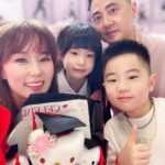 Yvonne Lim Instagram - Sadly due to Covid, #happyAJ could only had an online preschool graduation...🙂 Am super glad we are able to attend #happyAlexa 's preschool graduation this year! 🥳🙌🏻😍 Should we also say, it's our first time attending a preschool graduation? 😂 . 看着孩子们一天一天长大，身为母亲的我难免会心情复杂，一方面不想孩子们这么快长大，因为会担心，希望永远依偎在妈妈身边，可以保护他们一辈子...但也知道one day i have to let go and let them explore what life has in store for them...well...☺️🤗 . 孩子们喜欢吃妈妈煮的，就好好准备孩子们的graduation meal，庆祝我的宝贝公主幼儿园毕业啦！🥳🥰❤️ . #tbt #myjoyandhappiness #mysunshine #graduationmeal #cookedwithlove #homecooking #avocadoshrimpsalad #muffineggcheeseburger #京酱肉丝 #puffpastryasparagussoup #bakedchickendrumsticks #friedpopcornchicken #misobeefstew #chickenwithtofu #平安 #健康 #感恩