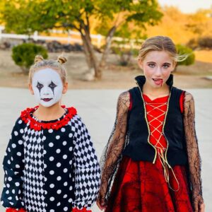 Zach McGowan Instagram - Happy Halloween 🎃 
Hair and make up credit: me :)❤️
@maryhj and @beingbossmama on costumes.