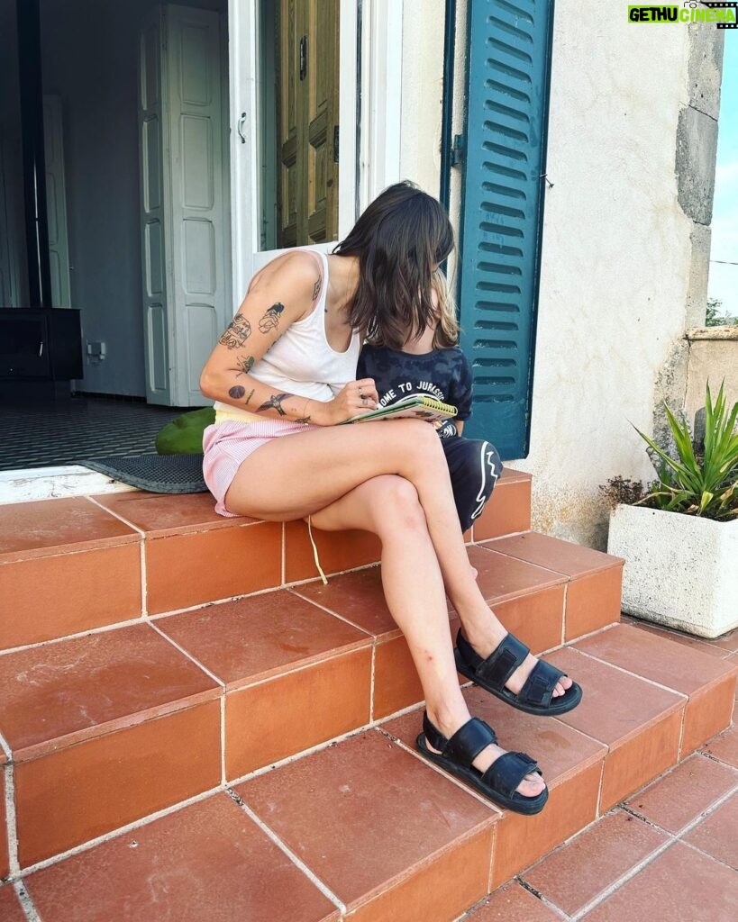 Zahara Instagram - verano mijo libreta nueva con benito cafeterías de Logroño el jardín de las hadas emparedados para el camino dormir