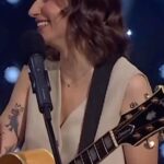 Zahara Instagram - Tengo muchísimas ganas de que llegue el 15 de julio porque vamos a montar una de las raves más especiales de la gira, que arrancará con @delaporte.music y cerrará @perarnauiv. Será dentro del Poble Espanyol en el @alma.festivalpedralbes. Para hablar un poco de todo esto me pasé el otro día por el Late Xou del majo de @marcgiro_ y por el camino creamos a la super heroína definitiva.