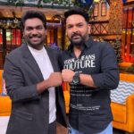 Zakir Khan Instagram - Aaj raat @kapilsharmashow pe milte hain. Happy new year in advance guys, baaki hum to cake kaatenge hi aaj. @kapilsharma paaji thank you for having us. @aupmanyu @kushakapila @be_a_bassi @archanapuransingh @rajivthakur007 @kikusharda @jassijasbir @richasharmaofficial PS1: It’s a big day for Indian Standup Comedy scene. Thank you all for supporting us. PS2: baki ka poora caption maine @be_a_bassi Se copy kiya hai. Photo bhi ussi ne bheji hain.