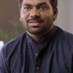 Zakir Khan Instagram - chai ki tarah zaroori aur khoobsurat baatein karni hai aap se 💙 aa rahe ho? #TathastuOnPrime, watch now