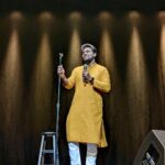 Zakir Khan Instagram - It was so overwhelming to play The Beacon Theatre 🎭 in NYC last month. Aap sabka pyar aur Aashirwad aise hi banaye rakhiyega. 🙏 To every middle class kid who wants to dream big. “Maine kar ke dekh liye hain, ho jaata hai. Aajao!” #tathastu #umeed #zakirkhan