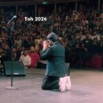Zakir Khan Instagram - Royal Albert Hall kha liya hai. Thank you @instafunny_manan and @_elvisalmeida_ for editing this ❤️❤️❤️ Ab 2024 mein apna naya special le kar Middle East North America Europe Tour karna hai. Apne pasandida sheher Suggest kijiyega. PS: Full credit to my team for @rishabhnahar @xankurkaushikx @manuvijayan27 @vidya_mdesai