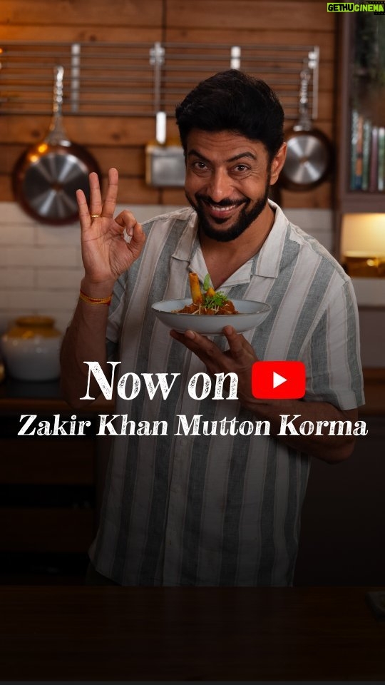 Zakir Khan Instagram - Aaj ki recipe hai @zakirkhan_208 bhai ki favourite. Now you know the recipe too! Video now up on my YouTube channel. Recipe link in bio and story. . . . #ranveerbrar #chef #food #zakirkhan #muttonkorma #muttonrecipe #mutton #tips #newrecipealert #newrecipe #outnow