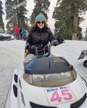 Zalak Desai Instagram - Missing you Kashmir💙😌