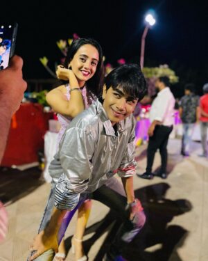 Zalak Desai Instagram - Mera Chotuuuuuu it’s your birthdayyyy 😱😱 we have shared so many laughs and thoughts and also boosted each other up when we were down. I believe still there are plenty of sweet memories to come. I’m so thankful to have a sister like you to share life’s ups and downs with. Thanks for always being there for me and making each day so much fun! I know you have been through so many hard times, but you never gave up. You are my idol and the strongest woman in this entire world. You have such a positive approach to life. Wishing you a very wonderful birthday 🥳 lots of love, hugs and kisses to you 😘🤗 you know that how much I love you my chotuuu @zalakdesaiii