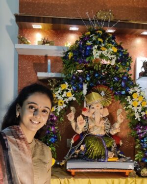 Zalak Desai Instagram - Ganpati Bappa Morya
Mangalmurti Morya
🙏
Ganpati Bappa Morya
Pudchya varshi lavkar yaa
🥺

First Ganesh Chaturthi without Mummy and Little Brother. Also the first one with Hubby! A tsunami of emotions this year. Stressed as well as blessed!

#GaneshChaturthi2021