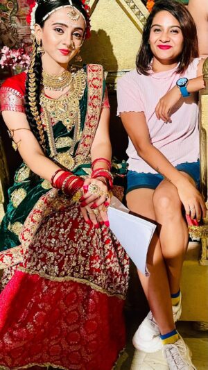 Zalak Desai Instagram - “When two Gujjus met on the sets of Radhe Krishna, little did they know that they would end up being the best dramatic company 🥰🤪🤗♥️
From dancing to understanding each other’s quirks, this wonderful Human has been my partner in crime. Here’s to many more fun-filled moments on and off the sets!” 💃
You are the best @zalakdesaiii 😘😘
#MissingYouOnSets 🥺
#hopingtoseeyousoonagain 🫶
#sisterfromanothermother👭 
#suchapuresoul❤️