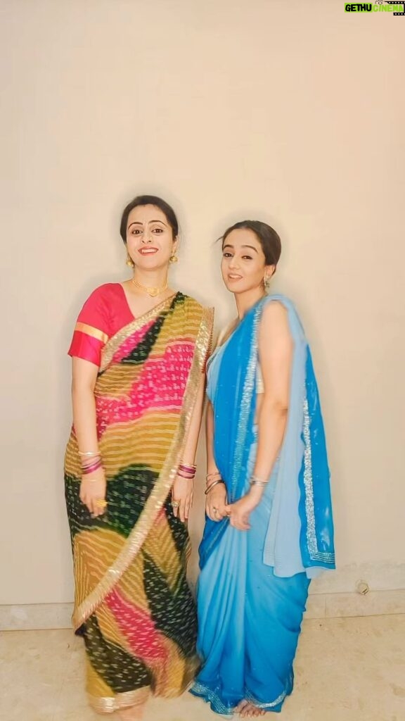 Zalak Desai Instagram - दोन बहिणींचा ‘बहरला हा मधुमास’! In frame: @saii.ranade @zalakdesaiii Shot by: @salilsane #marathireels #marathi #marathimulgi #marathifun #marathitrend #memarathi #Fun#Trending