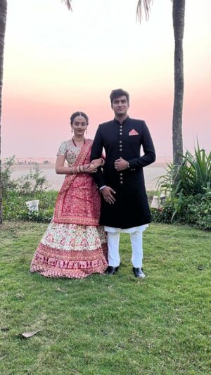 Zalak Desai Instagram - Happy Anniversary Husband!
😘❤️🧿
Growing stronger Twogether!