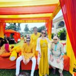 Zalak Desai Instagram – Kesariya Ishq💛with🧡La Familia 

Neckpiece: @ruhani_jewels 

#HaldiLook#BehenKiShaadi#IndianWedding#WeddingLookbook#ZalakDesai#Grateful#Blessed 🧿 The Zuri White Sands, Goa