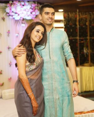 Zalak Desai Instagram - What a better day than your 25th birthday to achieve the 200K milestone❤️
Happy Birthday Utkarsh 😘🎉🎂
I love you more than you can imagine!
You've grown up from being a super annoying little brother to this super handsome, smart, intelligent, hardworking and responsible man!
Keep doing what you're doing and keep being the amazing human being that you are!
You make Mom, Dad, Neerav, Mohan and me super duper proud!
Wishing you the best of the best in your life!🤗
Happy Birthday once again baby😘🥳🤩
@utkarsh_25

P.S. We need more pictures please. I could literally find this one and only good picture of ours!