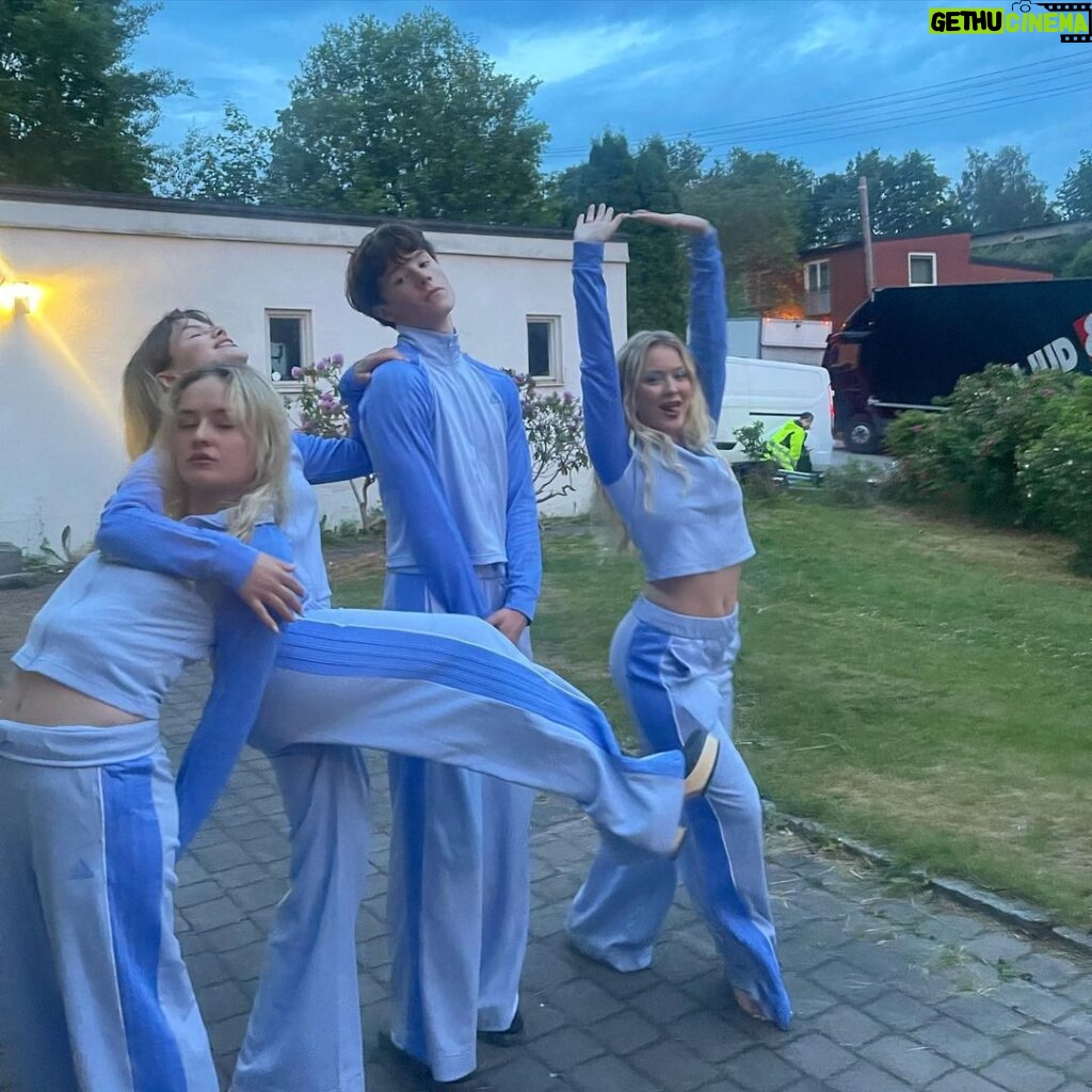 Zara Larsson Instagram - What’s our group name?