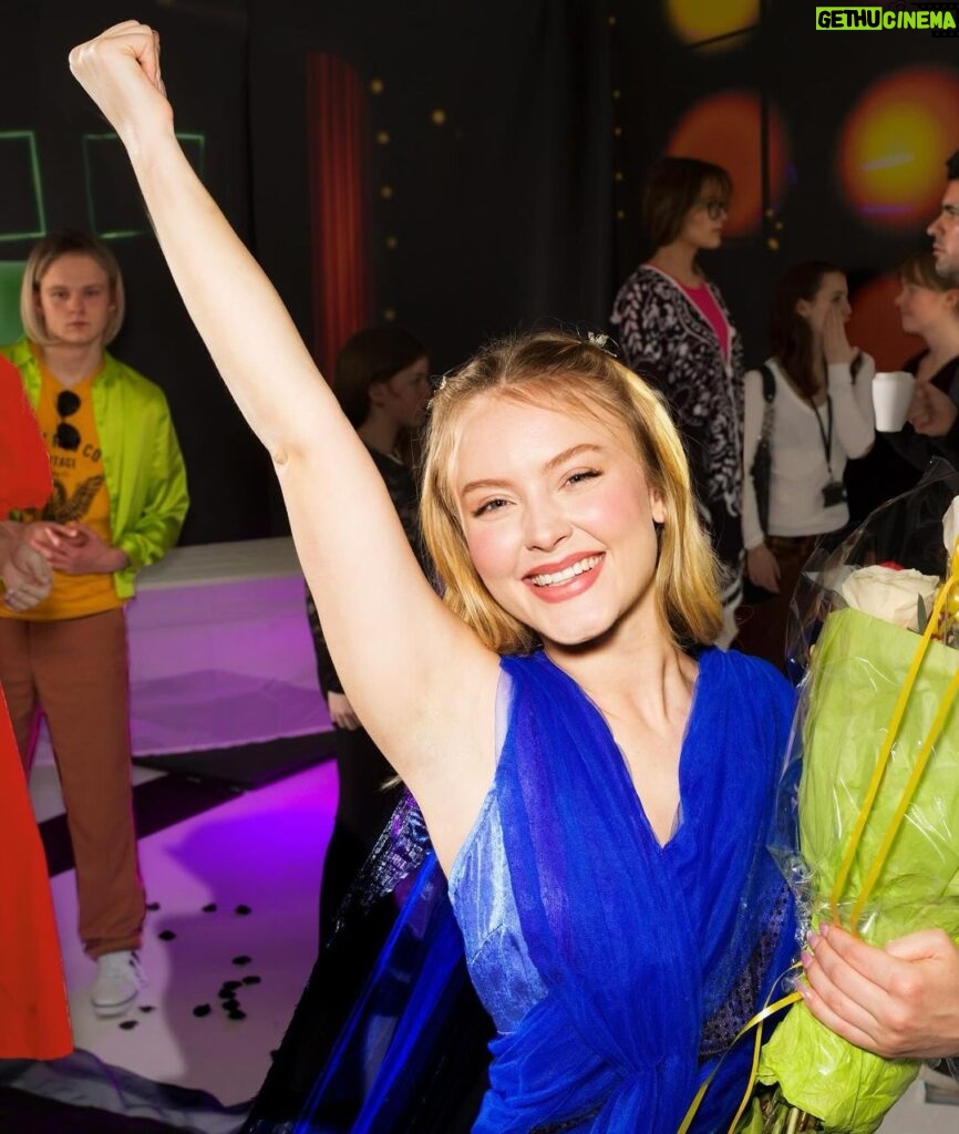 Zara Larsson Instagram - Got to recreate a memory with @guardian and I chose this one from when I won swedens got talent, where it all started. Look at the details, look at mom in the back 😭😭 I’m cryiiing hahaha