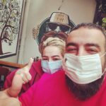 Zeynep Kankonde Instagram - Kadraja sığdığım için mutluyum... Akşam 19:00'a kadar bu sandalyeden kalkmayacağım... @pub101adana @batmanoglu