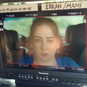 Zeynep Kankonde Instagram - Perişanım şimdi mutlu oldun mu?
by @djncerkaya

@kuzeyyildiziilkasktv 
@surecfilm 
@showtv 
Bu bir @ersoyguler komedisidir....