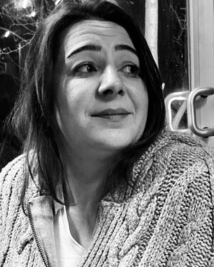 Zeynep Kankonde Instagram - Bakakalırım giden geminin ardından,
Atamam kendimi denize dünya güzel...