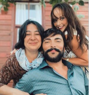 Zeynep Kankonde Instagram - İnanmayın bunların mülayim gülüşlerine...
@seversindizi 
@kanald