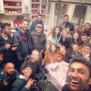 Zeynep Kankonde Instagram - Aynı tastan yiyenler...

@askmantikintikam 
@foxturkiye 
@nodokuzyapim 
@dnaistanbul