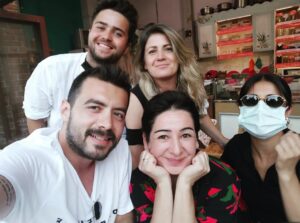 Zeynep Kankonde Instagram - @askmantikintikam yandı buralar! #mahalle
