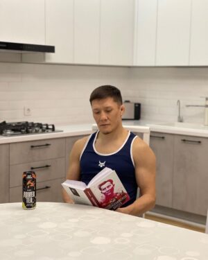 Zhalgas Zhumagulov Instagram - •
«Волоколамское шоссе» - бұл менің оқуға деген қызығушылығым мен сүйіспеншілігімді ашқан кітап. Өмір бойы бірнеше кітап оқыдым, бірақ сізге сенімді түрде бұл кітапты оқуға кеңес беремін!
Ас үйде  кітап оқып, сүйікті сусыныңызды ішу жанға ерекше жайлылық сыйлайды және бұл менің өмірімде жиі жетіспейтін уақытымның бірі.

Кітаппен сирек кездесетін кадрларым

@gorillaenergy
@gorillaenergy.kz 
@cara_hardwood_aktobe
@kuchen_hof_aktobe 
@bukaboxing
@bukaboxing_kz 

«Волоколамское шоссе» - книга, которая открыла во мне интерес и любовь к чтению. За всю свою жизнь я читал совсем немного книг, но эту книгу я с уверенностью могу вам посоветовать к прочтению! 
Читая книгу дома на кухне, запивая любимый напиток, создаётся особый уют на душе, и именно его часто не хватает в моей жизни, где постоянная суета.

Редкие кадры меня с книгой 😃

@gorillaenergy
@bukaboxing_kz 
@cara_hardwood_aktobe
@kuchen_hof_aktobe 
@bukaboxing
@bukaboxing_kz