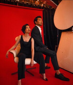 Meng'er Zhang Instagram - We are such posers🖤
More bts ～

@mellylee_  @character.media 
📹 @yung_and_the_dangerous 
Hair and Makeup @ericka_verrett