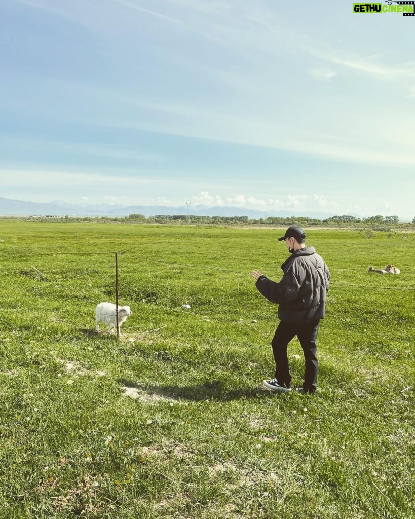 Zhang Yixing Instagram - Hi Sheep！ Let‘s make some 🔥