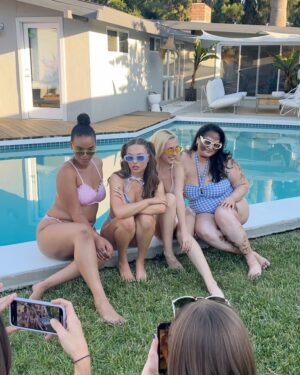 Zoe Colletti Instagram - You guys are getting a sneak peak at the shoot for my @kitty_and_vibe collection! Are you ready for it to drop this summer?! 🎀🤍 
…………….. …………….. ……………..

click the link in my bio to join the waitlist ✨