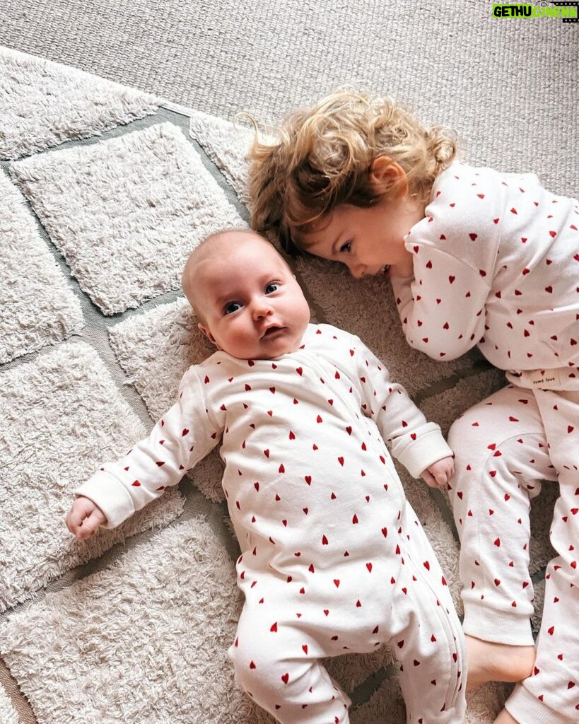 Zoe Sugg Instagram - Week 7 of 2024 ✨ 1. The girls on Valentine’s Day in their matching pjs ♥️ 2. So hard to get pictures of them together but when I do they’re my absolute favourite. Ottie is so cute with Novie! 3. A galentines delivery from @poppydeyes of a @getbakeduk Bruce cake which is exceptional with a bit of double cream 😍 4. My family ♥️ 5. Pancake day breakfast at @joandcorestaurants with Novie and… 6. @alfiedeyes ✨ 7. Sorted out all my makeup in the week and it feels good now to have a smaller more compact collection all in one place. Gone are the days of drawers full of lipsticks 😂 8. Went for a walk with Ottie where I made her a little tick list of things to collect and stick on her list! It was one of my weekly highlights, just the two of us plodding along chatting together ♥️ 9. Spent Friday afternoon having afternoon tea at Alfie’s parents house but not before we popped to the fish shop to let Ottie pick a fish for her grandads tank! We didn’t actually get him one of these but they looked so pretty all swimming around! 10. Play dates with @tanyaburr & Sage! So lovely having a catchup and watching our little people play together. We’ve been friends now for 12 years!! 👯‍♀️ (who’s been here that whole time? Major points to you if you have haha) Let me know your highlights of the week below!