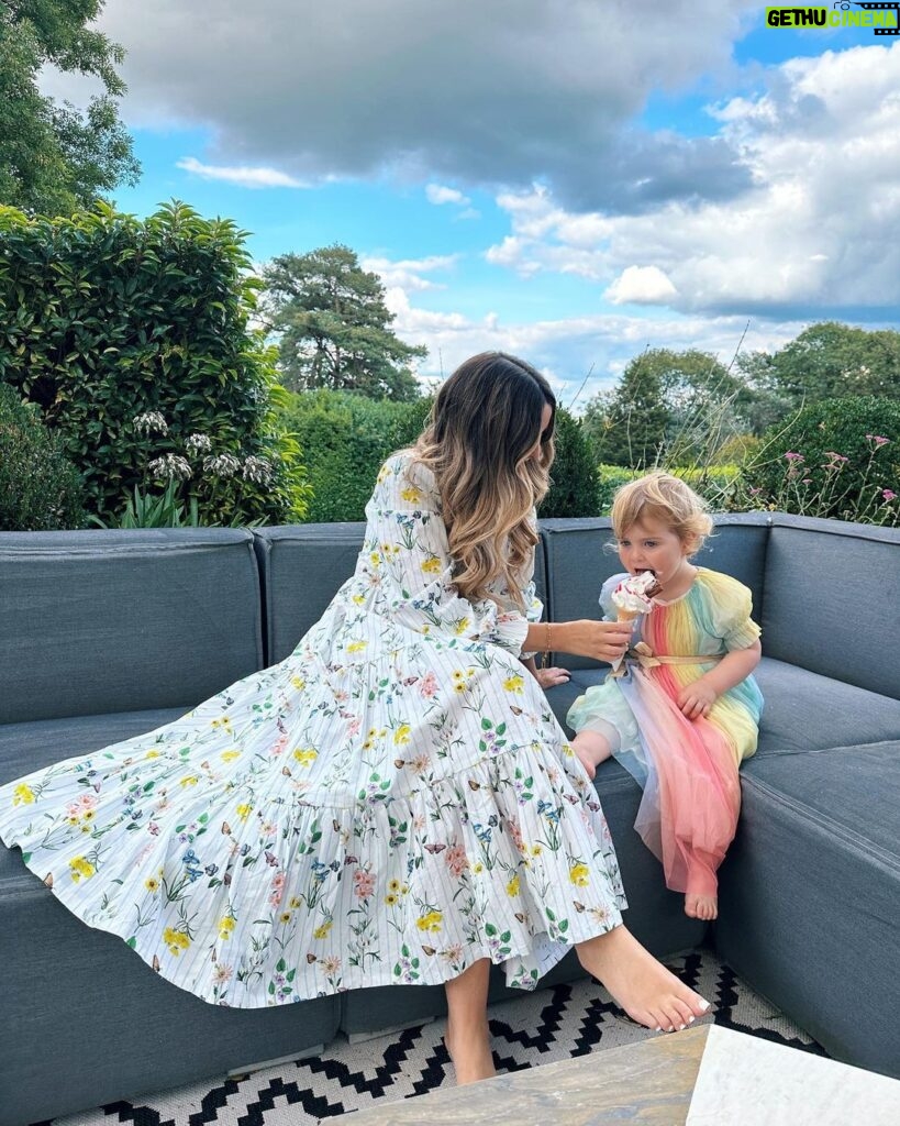 Zoe Sugg Instagram - How do we have a 2 year old already? 😭 Some snippets of Otties party yesterday, she honestly had the best day ever 💕 And now today is her actual birthday and we’re having such a lovely chilled day 🎉 Feel so lucky to be her Mummy & can’t wait for the next year of watching her grow and blossom! Here’s to 2 years of you Ottilie Rue x