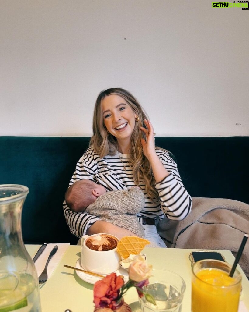 Zoe Sugg Instagram - Week 5 of 2024 ✨ This week I think the overall vibe was “feeling more myself” I don’t think I’d quite realised how long (since the first trimester of pregnancy basically) that I just haven’t quite felt like me. Whether that was the pregnancy itself & everything that comes with growing a human both mentally and physically and then birth and recovery & newborn tiredness that follows. This week I felt my energy creep back, but not just that, I started to notice things a bit more and felt them more deeply too. Almost felt like a mental and physical cloud had lifted slightly (One I got so used to I didn’t realise it was there) if you’re in the depths of pregnancy or early post partum life, I hope this resonates somewhat! You will recognise yourself again, sometimes it just takes a bit of time ♥️ (and in the mean time, look at what you’ve created!!) x 1. Alfie & I went for a little date morning breakfast at @oeuf.cafe (with a teeny third wheel in tow) 2. Outfit mirror pic! Tap to see where things are from! 3. Hair was looking glorious thanks to the refresh from @samantha.cusick and the fact that I’d actually spent some time on it 😜 4. If you don’t order “frumpets for the table” when you go to @oeuf.cafe then you’re doing it all wrong! (Highly recommend the apple crumble ones!) 5. This little lady is becoming more and more expressive and it’s the cutest! She has really started interacting with us 🥰 6. O has been really into painting & drawing this week which has been so cute to watch. I think she would happily sit and do this for hours and she only painted her lips once 😅 7. Lots of walks in the evening light which has been so good for my brain! It might take us a while to bundle everyone up and actually leave the house but once we have it’s so worth it! 😂 8. Managed to get out and sort my nails out with @bw.nails at @bw.collective11 (hadn’t had them done since Novie has been born!) 9. Went for breakfast with the gjrls to meet auntie @poppydeyes at @theflourpotbakerybrighton and it was so lovely!! 10. 8 weeks of Novie 🧸