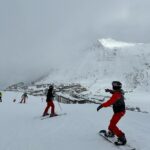 Zoe Tay Instagram - ❄️❄️🤍⛷️🎿🏂🤍❄️❄️ 买的新的相机，试着自己手持拍摄，ka lang ka bou 没拍到最好的效果，算了吧，还是交给蒋爷掌机吧！📹🎬 自从去年脚动了手术，就担心自己这次不能尽情放松地滑雪，让孩子们扫兴，脚康复还算是痊愈了，虽然是战战兢兢的，还是可尽兴享受地滑山风景了！⛷️🤍❄️😍 第一次到法国滑雪，天气还算不错，雪景优美怡人，雪山也刺激挑战。 Family holiday 2023🤍❄️ Happy to be back on the ski slopes .🎿♥️ Getting better each time, keep it up. France ski, fun ski. 🎿🤍🏂 #与家人有约❄️⛷️🤍🏂 #bondingtime❤️ #familtadventures #famikytrip2023 🤍 #happytobebacktoskiagain #滑雪⛷️好好玩但超累😥 #肌肉酸痛无力 😅 #缓缓滑行怕脚受伤😥 #康复了哦 #幸福其实很简单🐒🐑🐥🐽🐯 #ZoeTay #鄭惠玉 #惠声玉影 #佐伊の語 Club Med Tignes