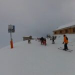 Zoe Tay Instagram - ❄️❄️🤍⛷️🎿🏂🤍❄️❄️ 买的新的相机，试着自己手持拍摄，ka lang ka bou 没拍到最好的效果，算了吧，还是交给蒋爷掌机吧！📹🎬 自从去年脚动了手术，就担心自己这次不能尽情放松地滑雪，让孩子们扫兴，脚康复还算是痊愈了，虽然是战战兢兢的，还是可尽兴享受地滑山风景了！⛷️🤍❄️😍 第一次到法国滑雪，天气还算不错，雪景优美怡人，雪山也刺激挑战。 Family holiday 2023🤍❄️ Happy to be back on the ski slopes .🎿♥️ Getting better each time, keep it up. France ski, fun ski. 🎿🤍🏂 #与家人有约❄️⛷️🤍🏂 #bondingtime❤️ #familtadventures #famikytrip2023 🤍 #happytobebacktoskiagain #滑雪⛷️好好玩但超累😥 #肌肉酸痛无力 😅 #缓缓滑行怕脚受伤😥 #康复了哦 #幸福其实很简单🐒🐑🐥🐽🐯 #ZoeTay #鄭惠玉 #惠声玉影 #佐伊の語 Club Med Tignes